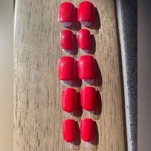 10 press on nails💅🏽❤️